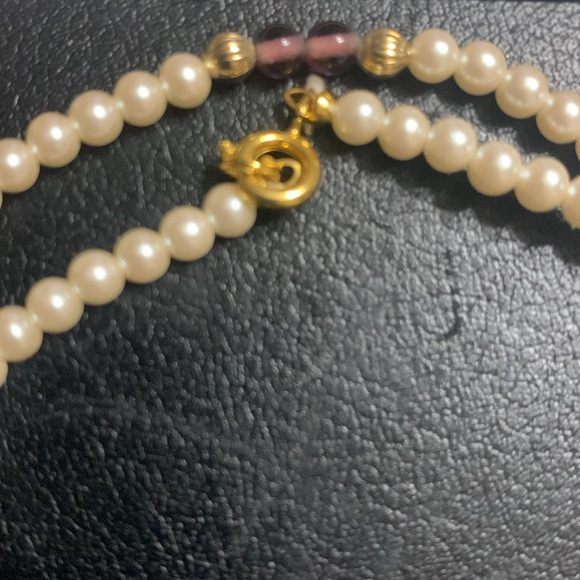 30 in of pearl & purple beads … long strand 💜💜💜 - Picture 4 of 5